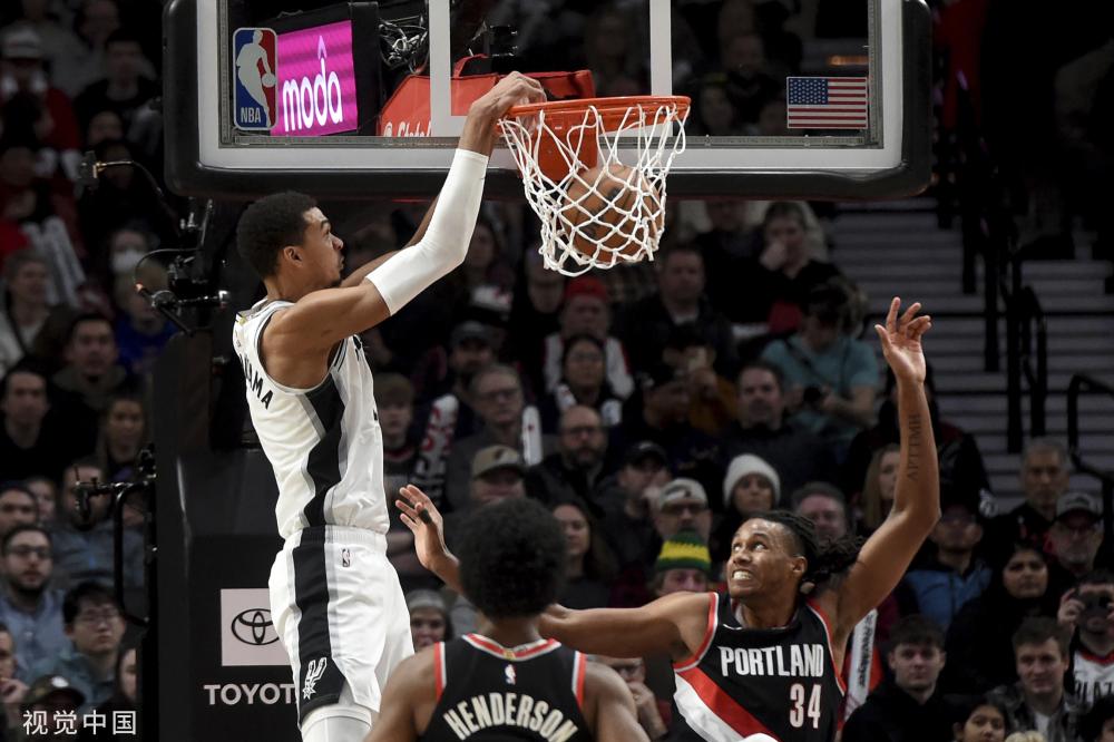 他展示出极 他展示出极