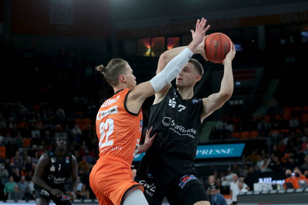 更以18胜 更以18胜