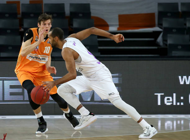 而来到哈尔 而来到哈尔